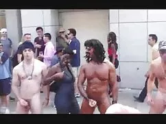 赤い髪を着て、疲れた性欲を持つ母親 女の ...