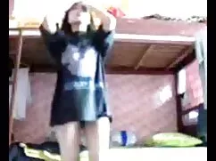 スカートの女の子は、ハードコアによって蹴 ...