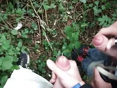 ハゲ男は女の子を撫で、その後、セックスを ...