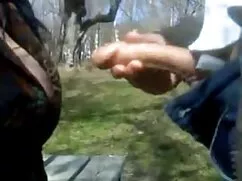 女性は純粋な若い馬のためのフェラチオを体 ...