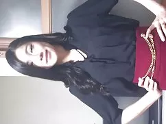 Alexisはペニスを支える牛に乗ってい ...