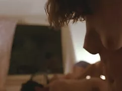 膣のセックスゲームの代わりに乳首をプレイ ...