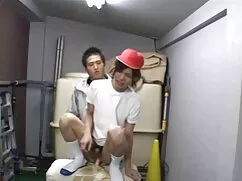 大きな黒い男フライドポテト大きな白 女の ...